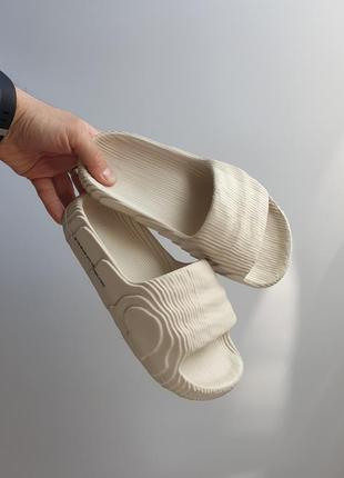 Шлепанцы adidas slides adilette 22
• beige •