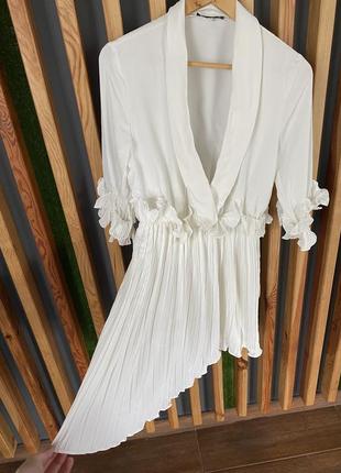 Айворі / молочна плісе сукня з глибоким вирізом2 фото