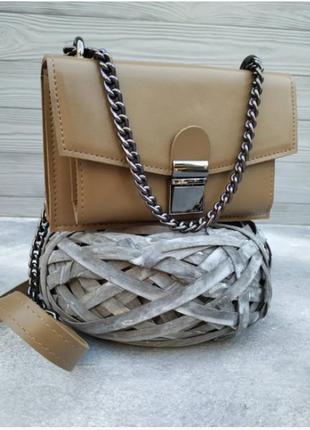Женская сумка кросс-боди с цепочкой 11,5*18,5 см с клапаном на защелке из єко кожи  бежевая