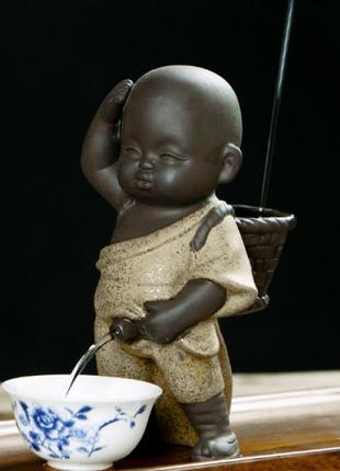 Чайна іграшка, що пише хлопчик бежевий, іграшка для чайної церемонії