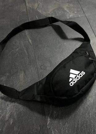 Стильна бананка на літо adidas