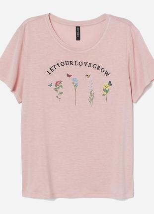 Легкая розовая футболка с цветами