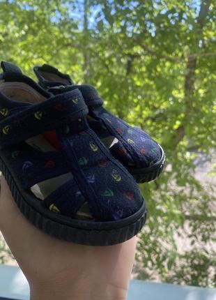 Продам босоніжки