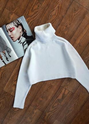 Белоснежный укороченный свитер