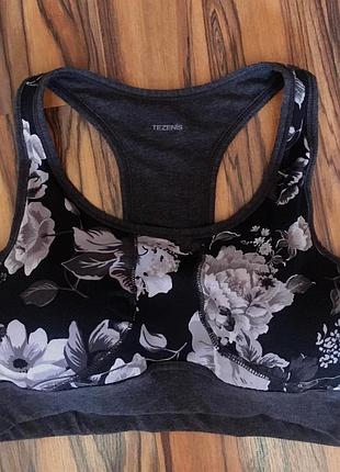 Классный топ "tezenis" для летнего образа  серого цвета в цветы