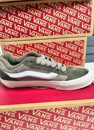 Кроссовки vans