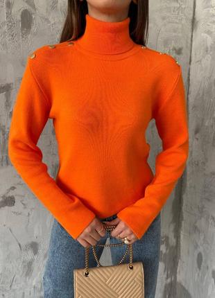 Теплий жіночий базовий светр-гольфик з ґудзиками