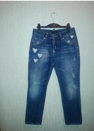 Оригинальные укороченные джинсы бойфренды dsquared с сердечками рванками размер 36