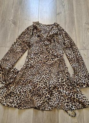 Трендова леопардова сукня