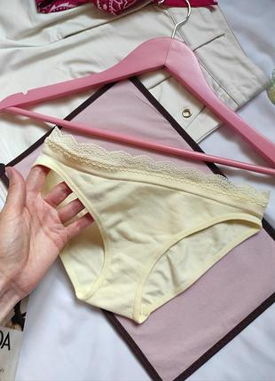 Нежные трусики в рубчик с кружевом желтые трусы слипы