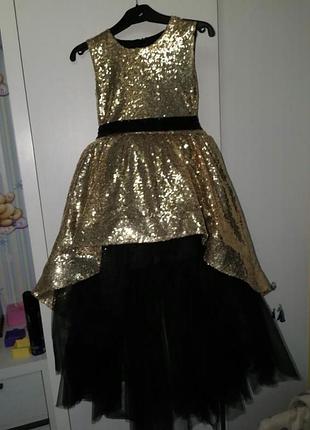 Дуже красиве плаття на випускній