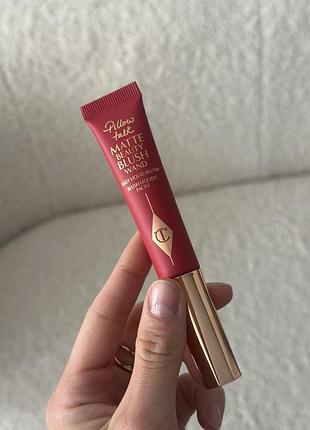 Кремові румʼяна charlotte tilbury matte beauty blush wand - dream pop
