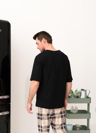 Чоловіча бавовняна піжама домашній чоловічий піжамний комплект штани в карту та чорна футболка з принтом10 фото