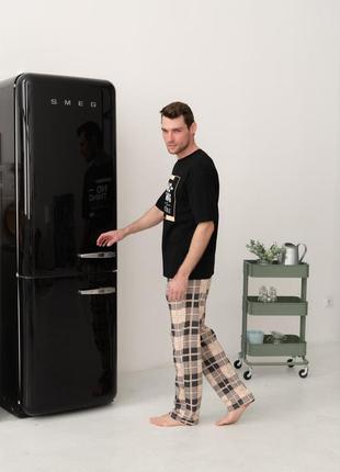 Чоловіча бавовняна піжама домашній чоловічий піжамний комплект штани в карту та чорна футболка з принтом9 фото