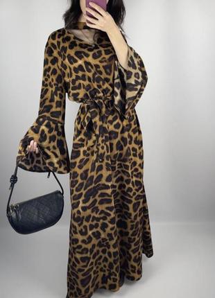 Шикарное леопард платье-платье длинное принт тигровое леопардовое клеш рукав клешевой василь миди чокер на шее пояс
