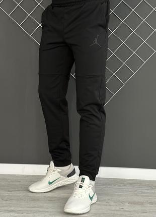 Чоловічі спортивні штани jordan чорні демісезонні весняні осінні джордан чорного кольору чорний логотип