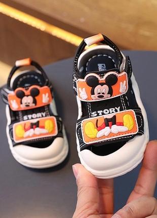 Детские босоножки на малышей