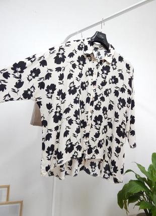 Натуральная рубашка свободного кроя оверсайз на лето легкая летняя в цветы из вискозы блуза