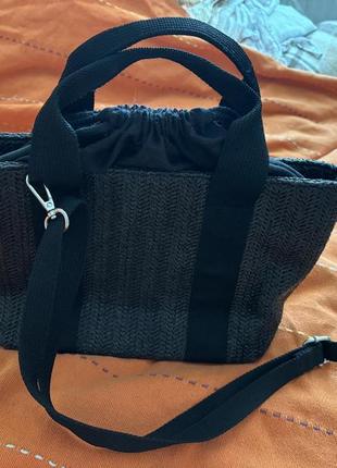 Плетена соломʼяна сумка берега