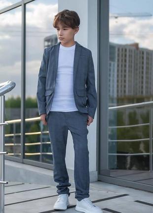 Классический брючный костюм для мальчика подростка пиджак и брюки брюки серый нарядный школьный подростковый детский
