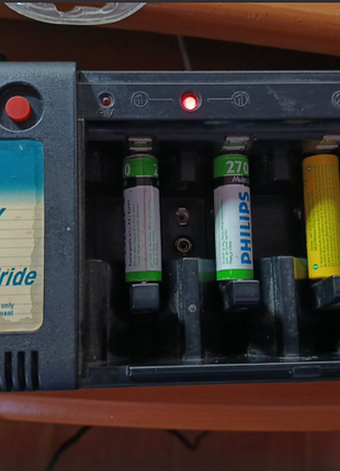 Универсальное зарядное d/c/aa/aaa/крона -energizer hi energy charger