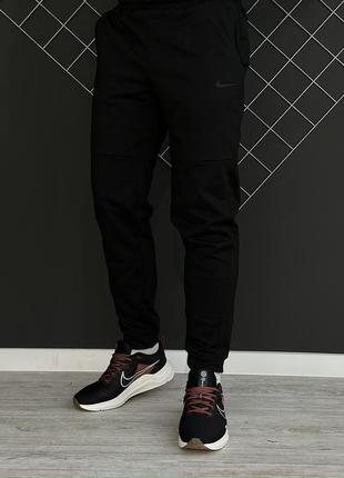 Мужские спортивные штаны nike черные демисезонные весенние осенние найк черного цвета черный логотип