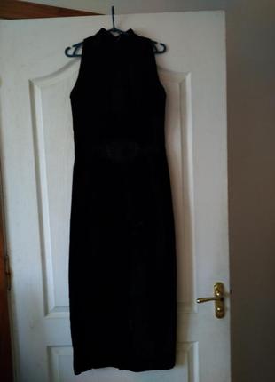 Чорне довге велюрове плаття під шию без рукавів