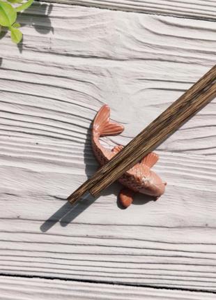 Підставка під палички для їжі короп кої - ручна робота (ніжний персик)