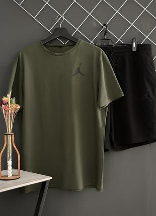 Мужской летний комплект jordan шорты черные футболка хаки спортивный комплект джордан на лето