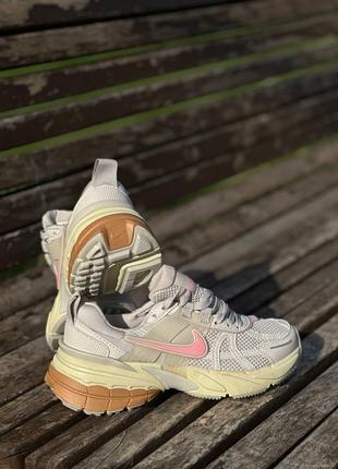 Кроссовки nike runtek beige pink