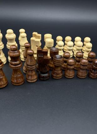 Комплект шахових фігур із дерева