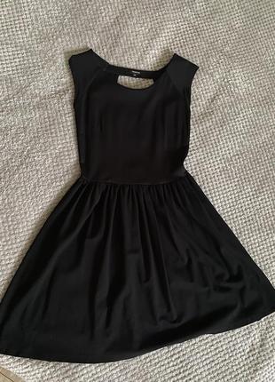Женское черное платье reserved размера s