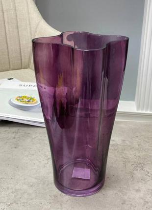 Стеклянная ваза декорированная бадди м
