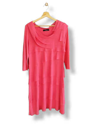 Женское розовое платье peruggi italy