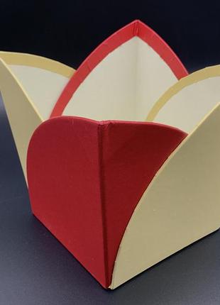 Коробка подарочная для цветов картонная с ручкой цвет желто-красный. 16х15см1 фото