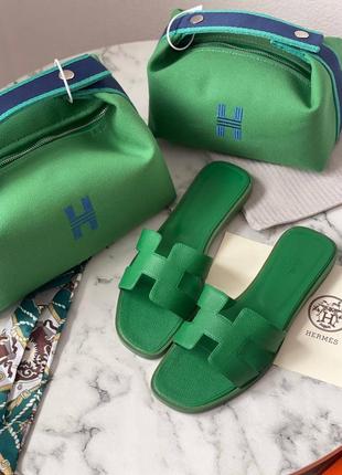 Шльопанці шкіряні зелені в стилі hermes oran green шльопки шлепки кода шкіра