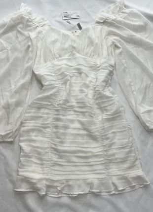 Шикарное платье белая короткая с длинными рукавами l xl