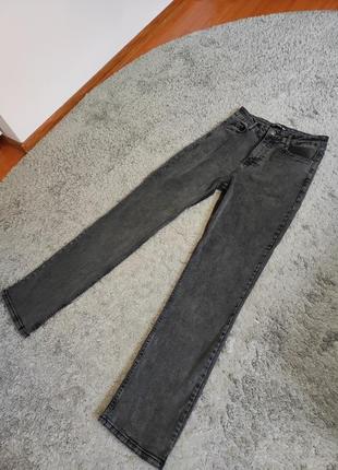 Сірі джинси на високій посадці середньої плотності