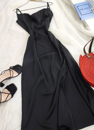 Чорна сатинова сукня-комбінація stradivarius