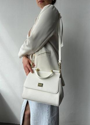 Женская светлая сумка бренда dolce gabbana габана на лето вместительная гладкая кожа топ модель.