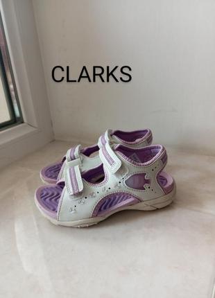 Босоніжки сандалі бренду clarks made in vietnam uk 9,5 eur 27,5