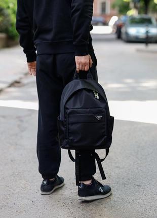 Универсальный рюкзак портфель в черном цвете prada из нейлона прада