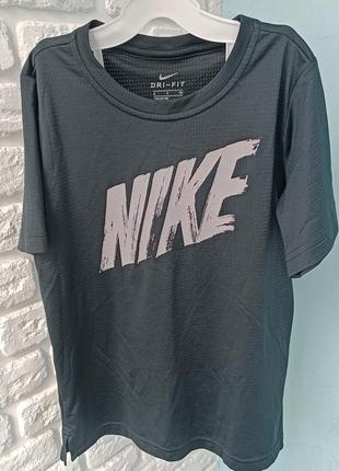 Футболка nike dri fit на возраст 8-10 лет на рост 128- 137 см.