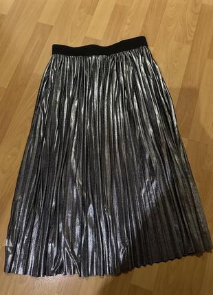 Плиссированная блестящая юбка house