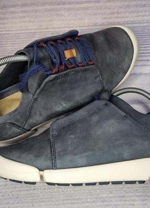 Кроссовки clarks