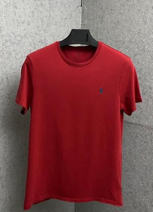 Червона футболка від бренда polo ralph lauren