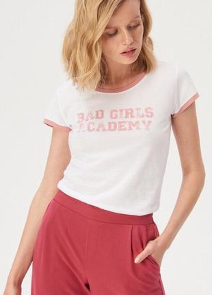 Стильні жіночі футболки у 2 кольорах