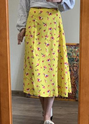 Желтая юбка с цветочным принтом