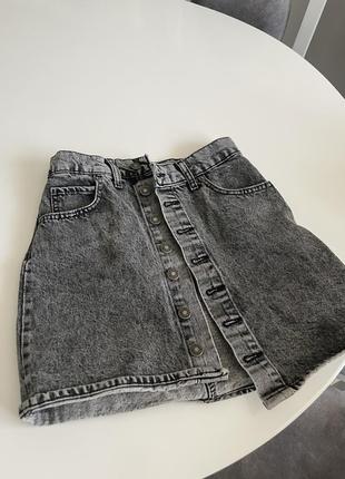Темно серая джинсовая летняя юбка, без дефектов, состояние идеал