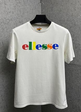 Белая футболка от бренда ellesse